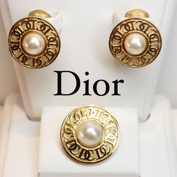 ⚜️ VINTAGE CHRISTIAN DIOR LOGO FAUX PEARL EARRINGS - Picture 1 of 14